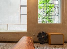 Roomi house2, hotel near National University of Tainan, Tainan