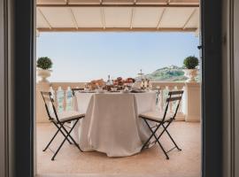 Alfresco luxury Villa with Heated pool, hytte i Montecatini Terme