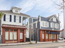 The Quarters on Spring, hotel malapit sa Harmon Field, Charleston