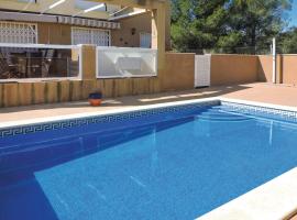 Amazing Home In F-43893 Miami Platja With 2 Bedrooms, Outdoor Swimming Pool And Swimming Pool, hotel a Les Planes del Rei