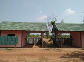 ห้องพัก โฮมทรัพย์, huisdiervriendelijk hotel in Ban Thung Pla Kat