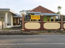OYO 2371 Islami Family Residence