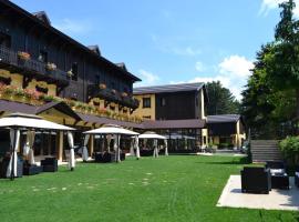 GRAND HOTEL PARCO DEI PINI, hotel v destinaci Taverna