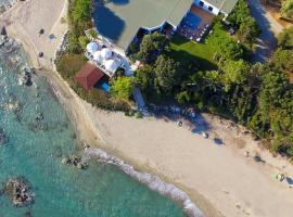 BAGHEERA Village Naturiste، فندق في Linguizzetta