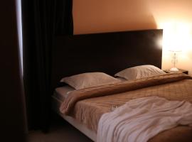 Готель "Палац", Hotel in Okhtyrka