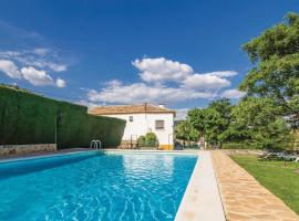 Stunning Home In Rute With 9 Bedrooms And Outdoor Swimming Pool, overnattingssted i Rute