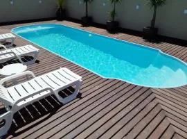 CASA AMBAR COM PISCINA EM Mariscal N 705