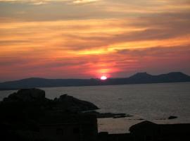 Cormorani Alti, serviced apartment in Baja Sardinia