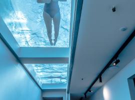 Welldone Quality - Crystal pool, hotell i Sevilla
