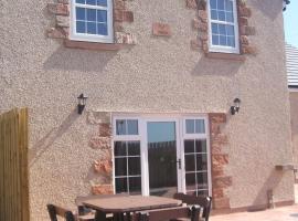 THE OLD FARMHOUSE, pet-friendly hotel in Holmrook