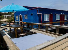 La Casa Azul diving hostel, hotel v destinaci Pichidangui