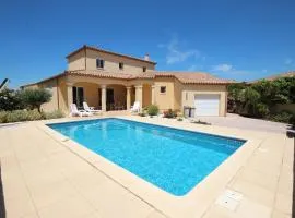 Superbe villa climatisée clôturée, WIFI, 3 km de la mer, 4 belles chambres, piscine privée sur les hauteurs du village LXTOU21