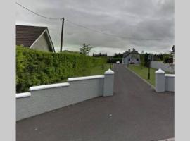 Kilkeel Bungalow - the PERFECT place to stay, vacation home in Kilkeel