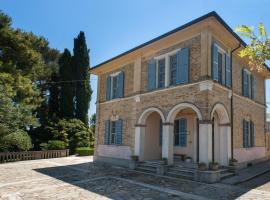 Villa CORALIA D'EPOCA, casa o chalet en Osimo