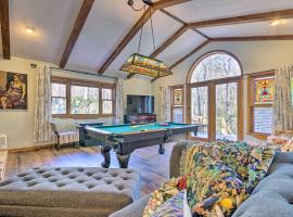 Private Blue Ridge Retreat Hot Tub and Pool Table!, holiday home in Boone