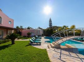 Villa Coral Bay View, walking distance to the beach!, hotell med pool i Pegeia