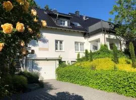 Schicke Landhauswohnung mit Dachterrasse