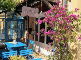 Fa Mille Maison Bleue: Robion en Luberon şehrinde bir otel