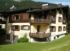 Appartement in Hus Signal met prachtig uitzicht op de bergen, apartament a Klosters Serneus