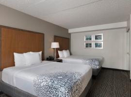La Quinta by Wyndham Secaucus Meadowlands, hotel with pools in Secaucus