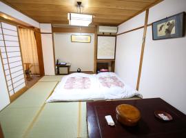 楽奇温泉旅館, alojamiento con onsen en Yamanouchi