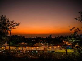 Lover View Pool Bar & Bungalows, hotel in Ngwesaung