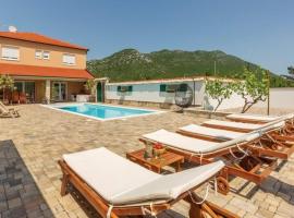 Villa Zara with heated Hydromassage-Pool – domek wiejski w mieście Vrgorac