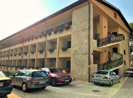 Hotel Pinguin, hotel in Eforie Nord