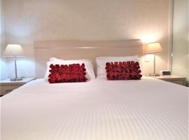 Hi 5 star luxury Adelaide City Apartment, hotel with jacuzzis in Adelaide