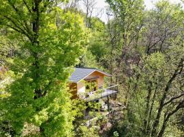 "La Romantica" Superior Chalet Rifugio Nel Bosco, спа-готель у місті Astano