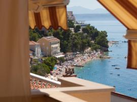 Vila Nives, beach hotel in Podgora