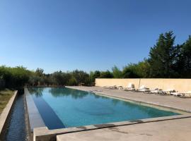 Le Provençal Duplex piscine jardin le Luberon, hotel a Puyvert