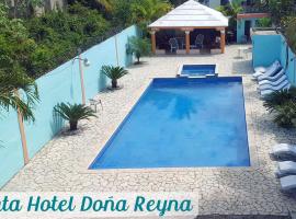 ApartaHotel Dona Reyna Alojamientos en Santo Domingo a 5 min de Aeropuerto Internacional Las Américas, hotel near Las Americas Airport - SDQ, 