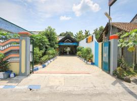OYO 2440 Wallet Family Residence Syariah, hotel en Lumajang