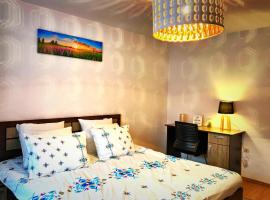 Cozy Studio, hotel di Cugir