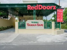RedDoorz near Stadion 45 Karanganyar