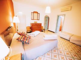 Casa con piscina privada en Gualta, CAN BLAY, hotel with parking in Gualta