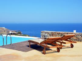 Stylish stone villa with a swimming pool, sea view and large terrace, ideal for a family or a group of friends, ξενοδοχείο στον Οτζιά