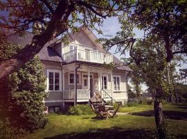 Three Pheasants Boutique Bed and Breakfast, B&B in Ekeby