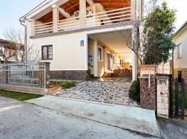 Holiday Home in Jasenice near Maslenica Beach