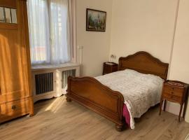 Chambre Arnica lit 140 wifi sdb partag&eacute;e