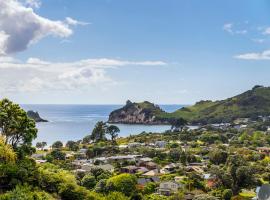 At Cathedral Cove - Hahei Holiday Home, hotel u gradu 'Hahei'