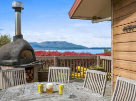 Lakeside Escape - Lake Tarawera Holiday Home, hotel with parking in Lake Tarawera