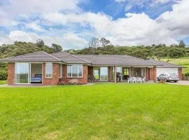 Matakana Views - Matakana Holiday Home