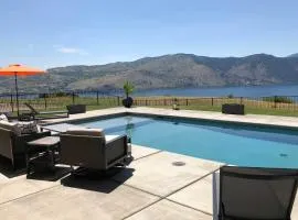 Lavish Lake Chelan Escape with Pool and Panoramic Views