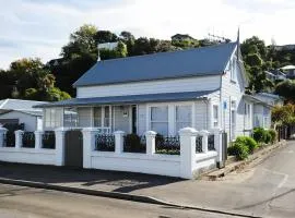 Puriri Downtown Villa - Napier Holiday Home