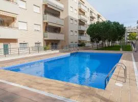 Comfortable apartment with a swimming pool, 250m to the sea.