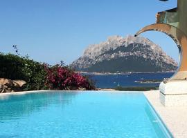 VILLAROSA Views, ξενοδοχείο σε Porto San Paolo