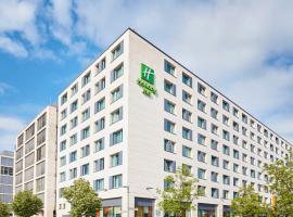 Holiday Inn Berlin City East Side, an IHG Hotel, отель в Берлине, рядом находится Станция метро "Шлезишес Тор"