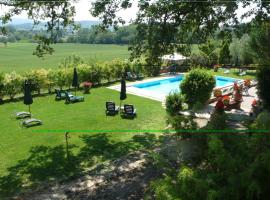 Podere Lamaccia - bed and kitchinette, bed and breakfast en Cetona